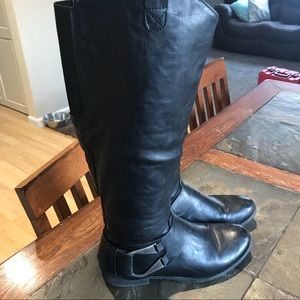 CLOSET BLOWOUT - Black calf-high boots